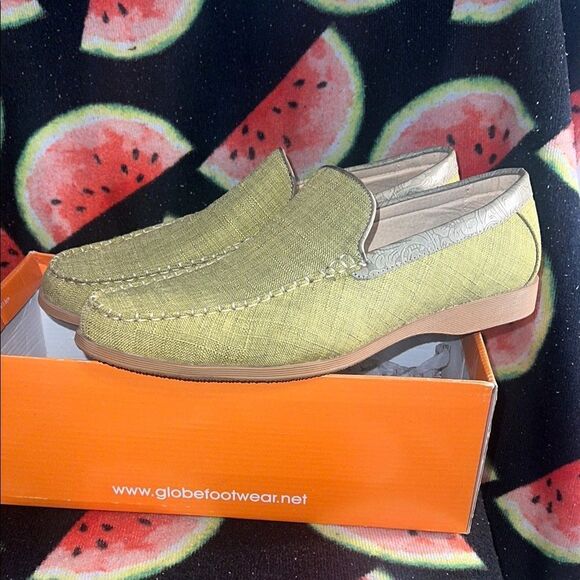 Globe Men's Tan Loafers - Picture 1 of 9